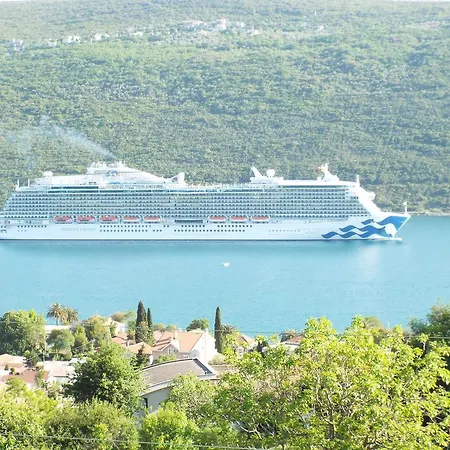 Anthonys House Kumborherceg Novi 別荘 ポドゴリツァ