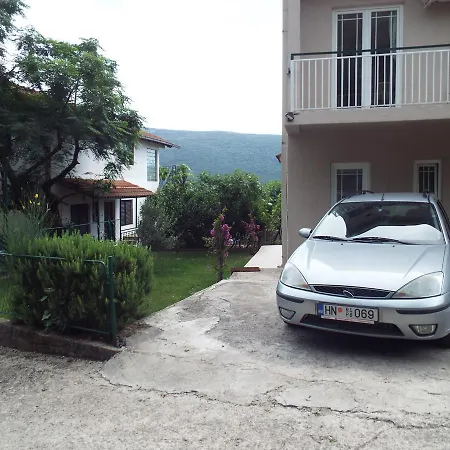 別荘 Anthonys House Kumborherceg Novi ポドゴリツァ