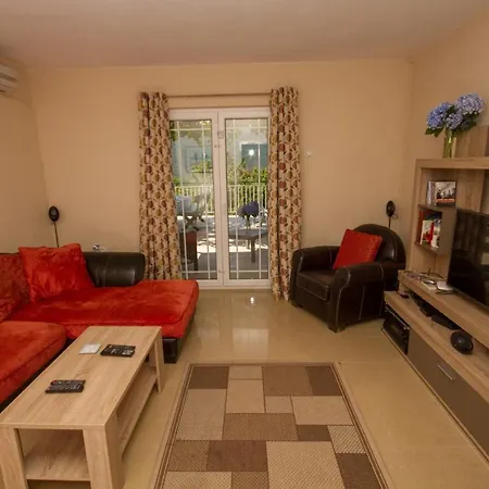 別荘 Anthonys House Kumborherceg Novi ポドゴリツァ