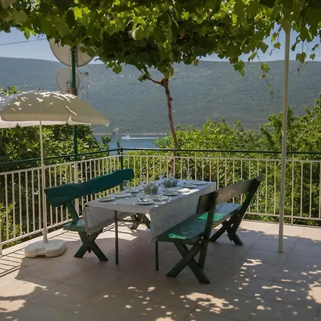 Anthonys House Kumborherceg Novi ポドゴリツァ