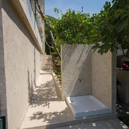 Anthonys House Kumborherceg Novi ポドゴリツァ
